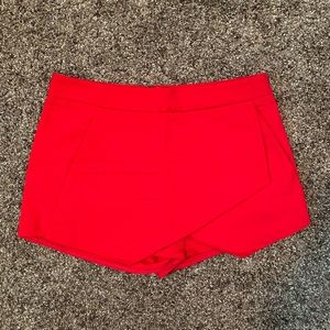 Red fitted mini skort